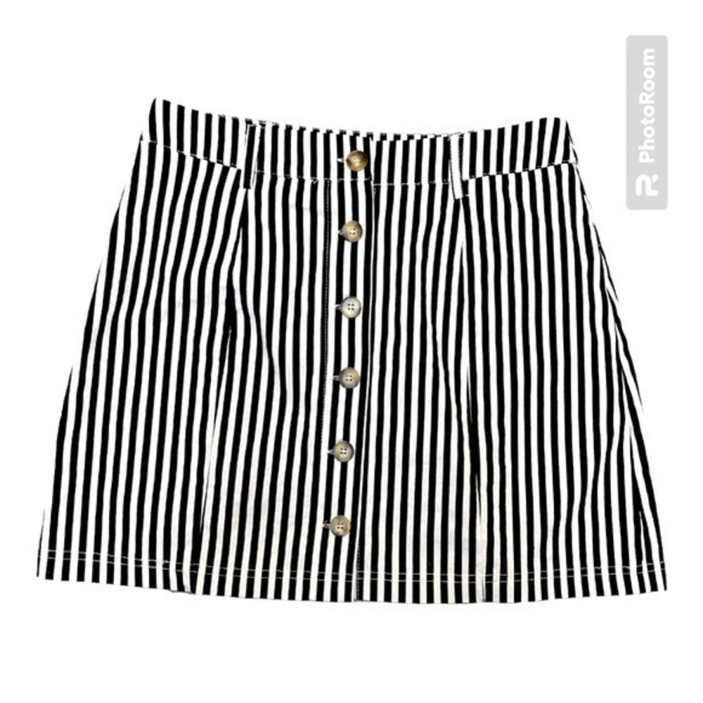 MOD on trend black/white skirt